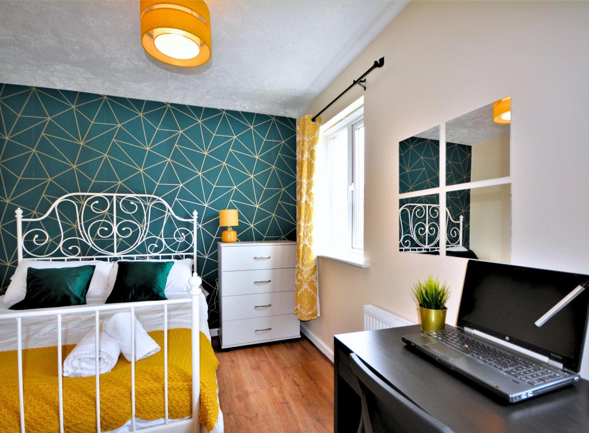 Manchester Townhouse By Bevolve - 4 Bedrooms - Free Parking Bagian luar foto
