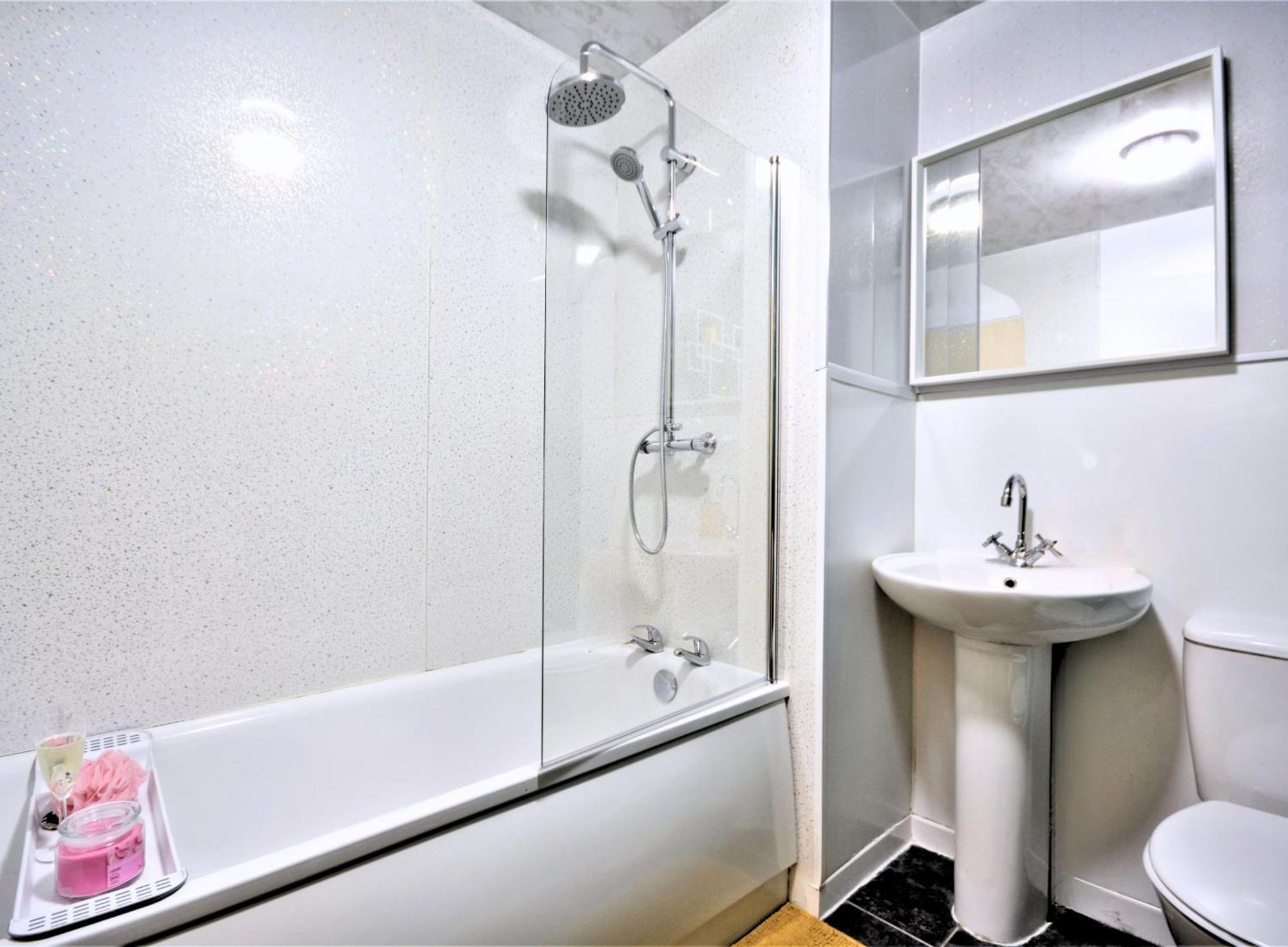 Manchester Townhouse By Bevolve - 4 Bedrooms - Free Parking Bagian luar foto