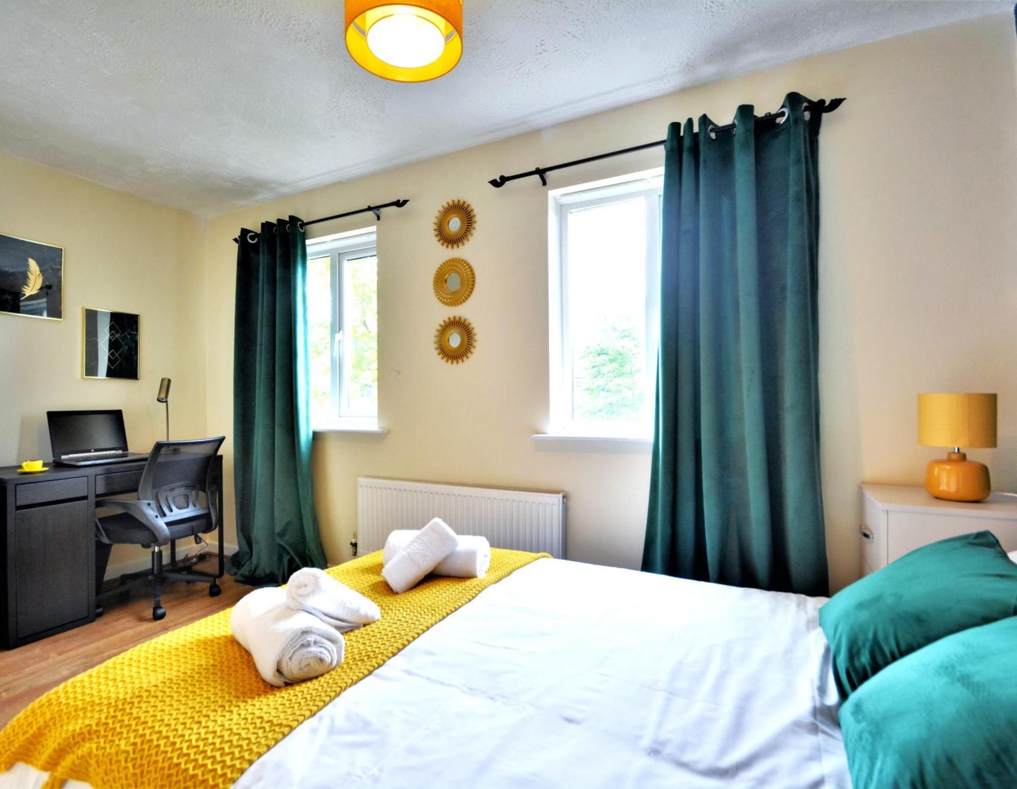 Manchester Townhouse By Bevolve - 4 Bedrooms - Free Parking Bagian luar foto